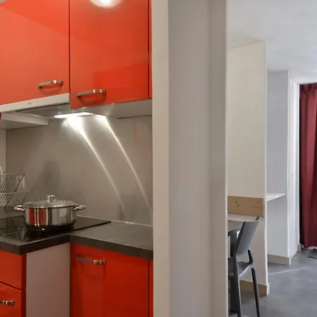 Renove Et Chaleureux Au Coeur De La Station Avec Balcon - Animaux Admis - Fr-1-181-1943 Apartment