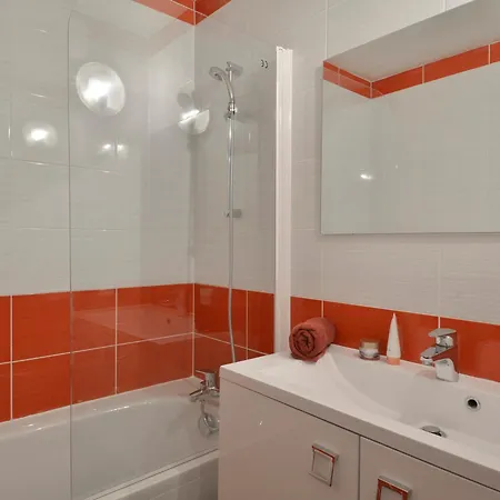 Renove Et Chaleureux Au Coeur De La Station Avec Balcon - Animaux Admis - Fr-1-181-1943 Apartment *